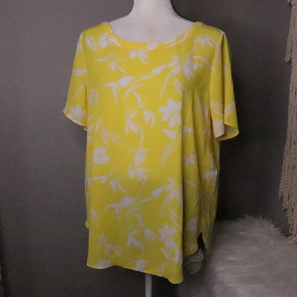 Banana Republic | Short Sleeve Printed Loose Fit Top Medium - Picture 2 of 7